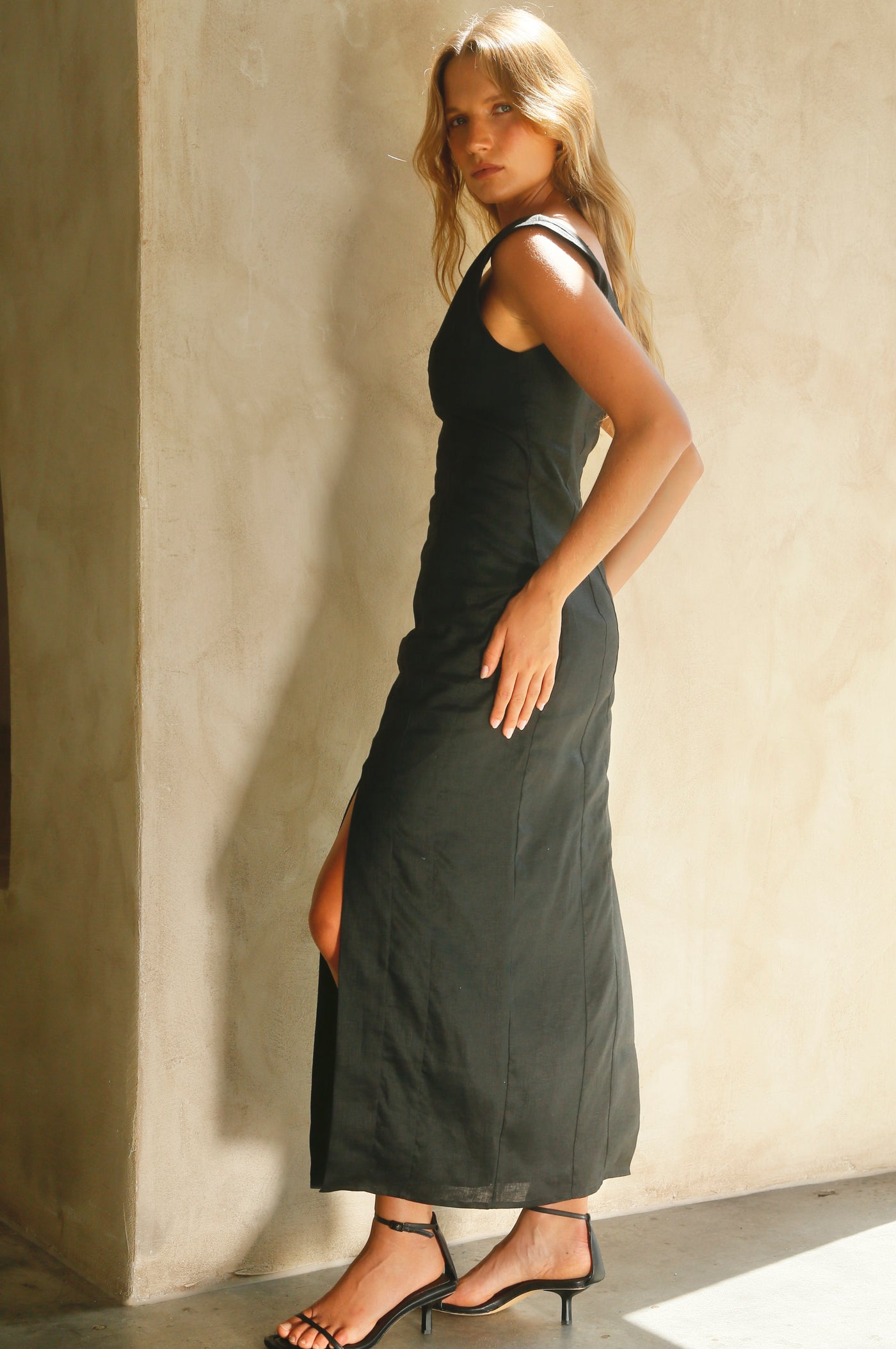 THE LINE GRACE LINEN V-NECK DRESS BLACK | BABY LEMONADE STORE