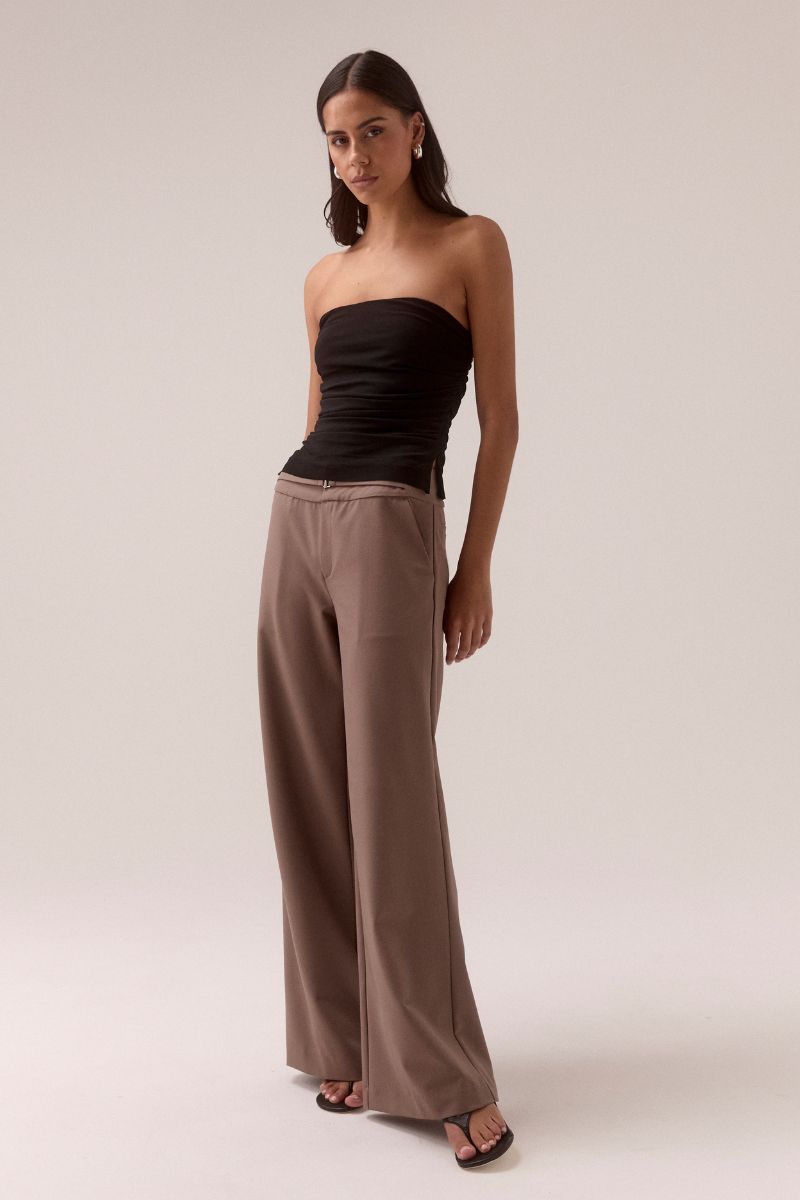 SOVERE STUDIO MYRIAD black ruched strapless top Model front-facing in black strapless top with hands relaxed