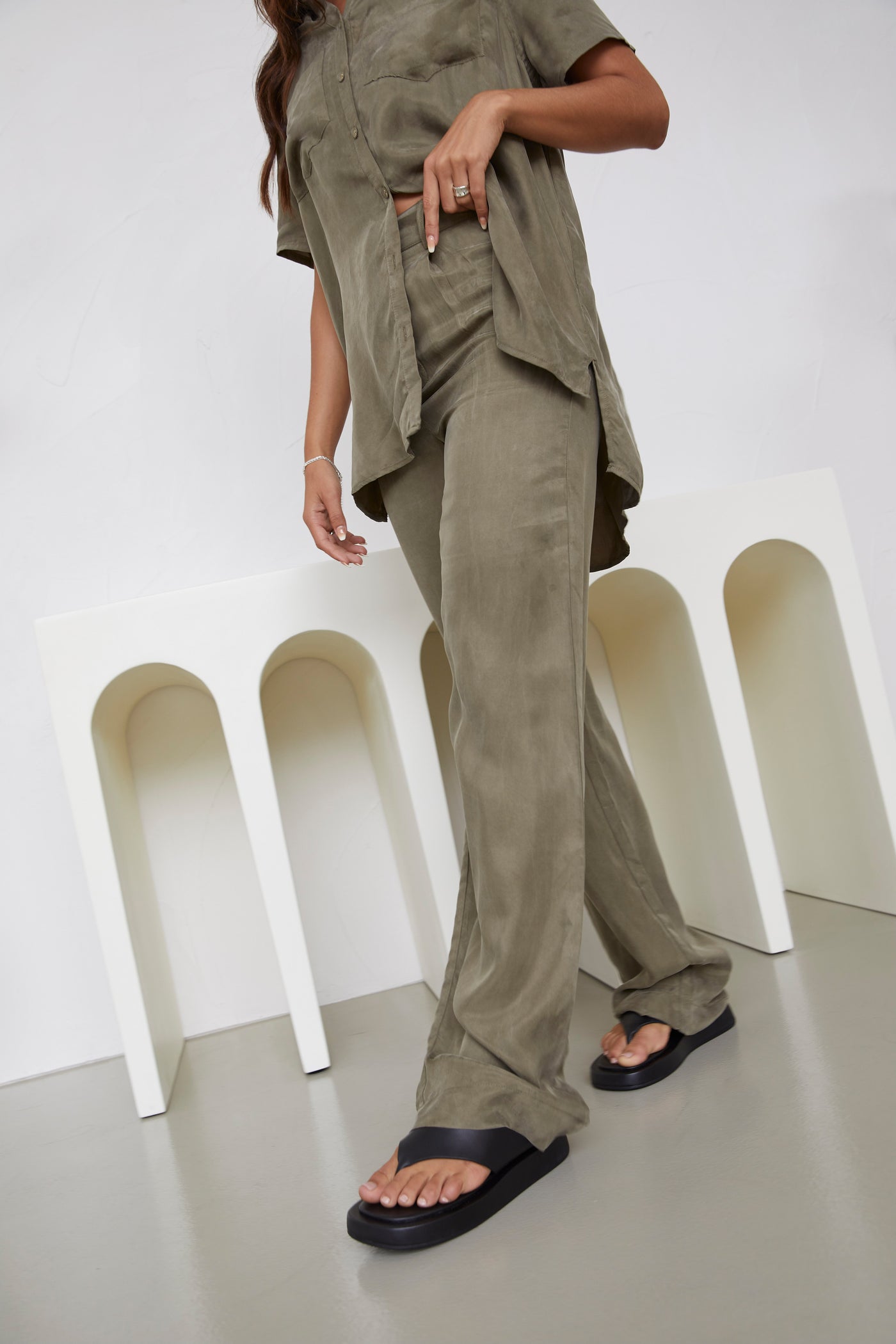 Bisk the Label Lori Cupro pant moss