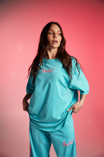 SABBI THE VERY OVERSIZED STAND OUT TEE FLURO BLUE