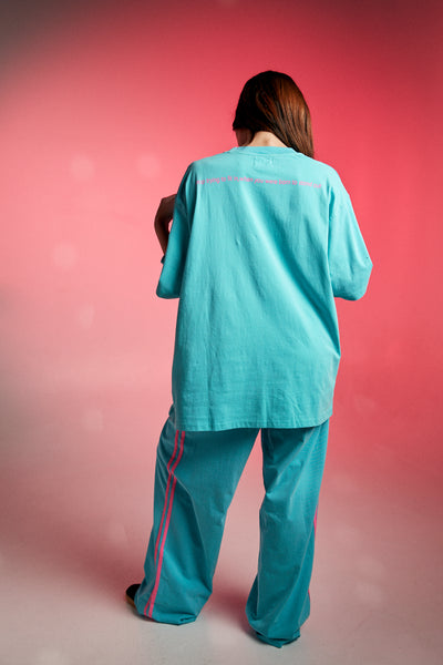 SABBI THE VERY OVERSIZED STAND OUT TEE FLURO BLUE