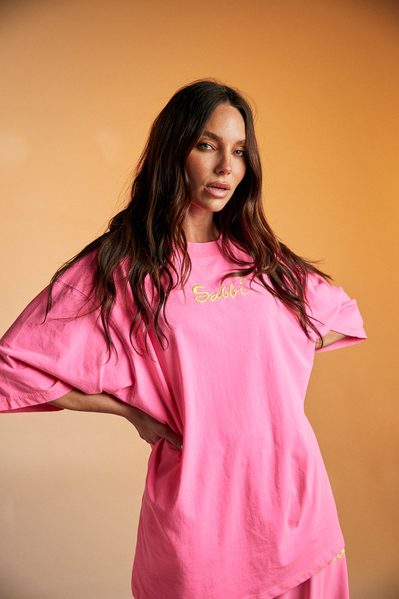 SABBI THE STAND OUT TEE FLURO PINK