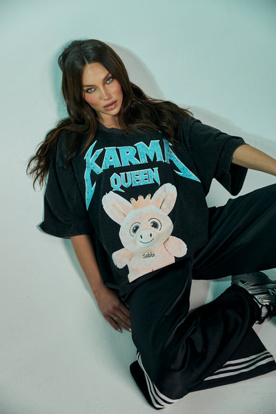 SABBI KARMA QUEEN TEE BLACK ACID WASH