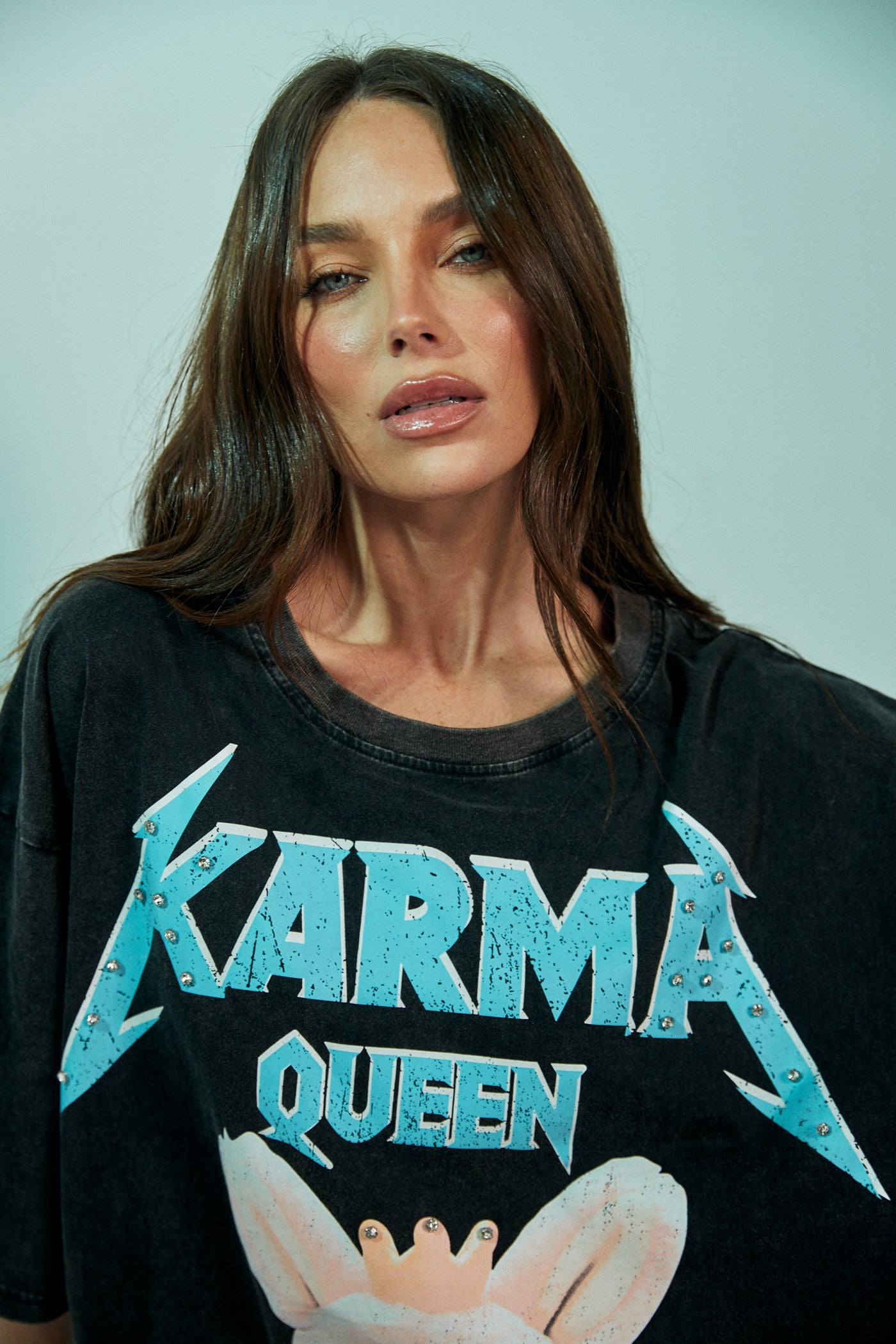 SABBI KARMA QUEEN TEE BLACK ACID WASH