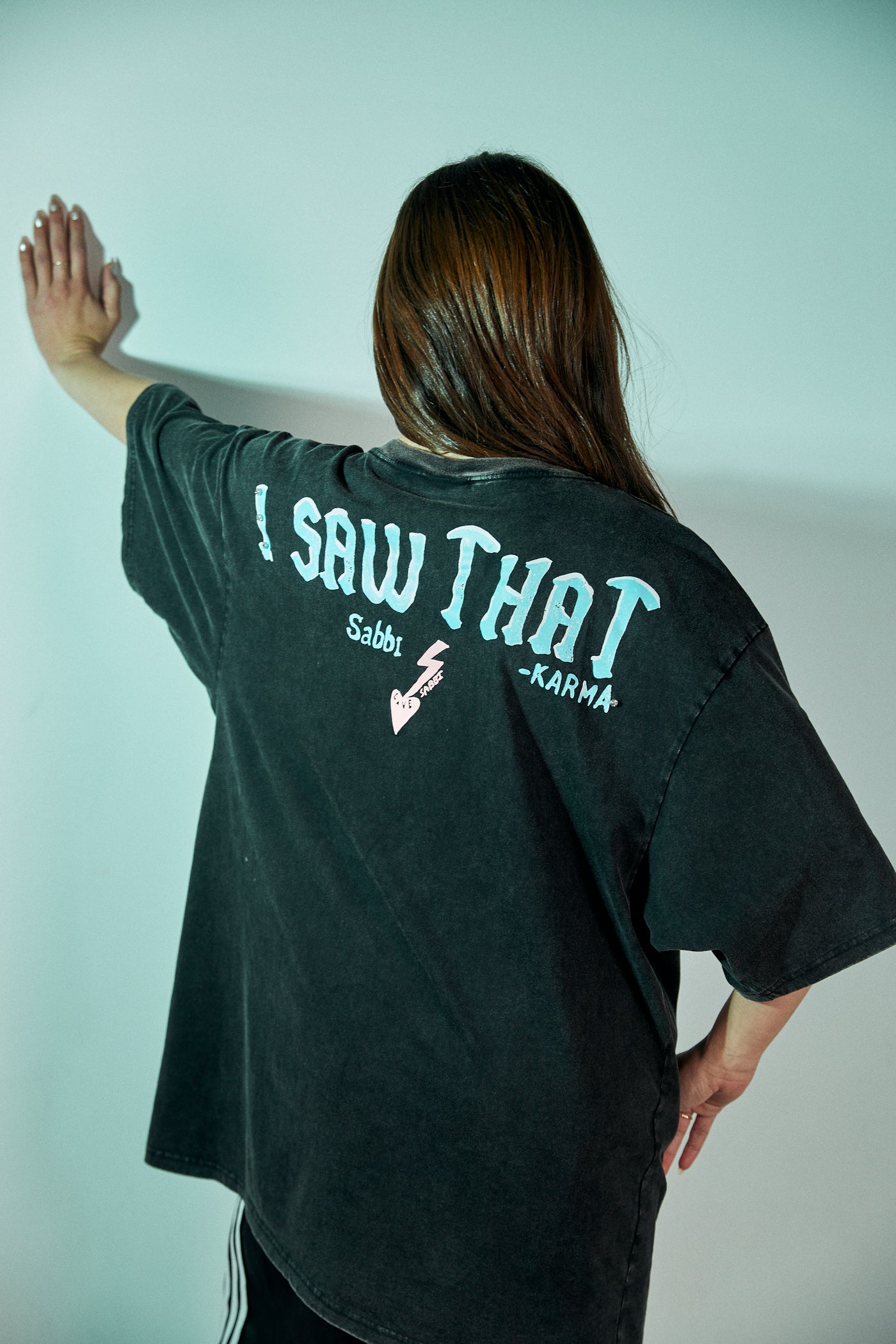 SABBI KARMA QUEEN TEE BLACK ACID WASH