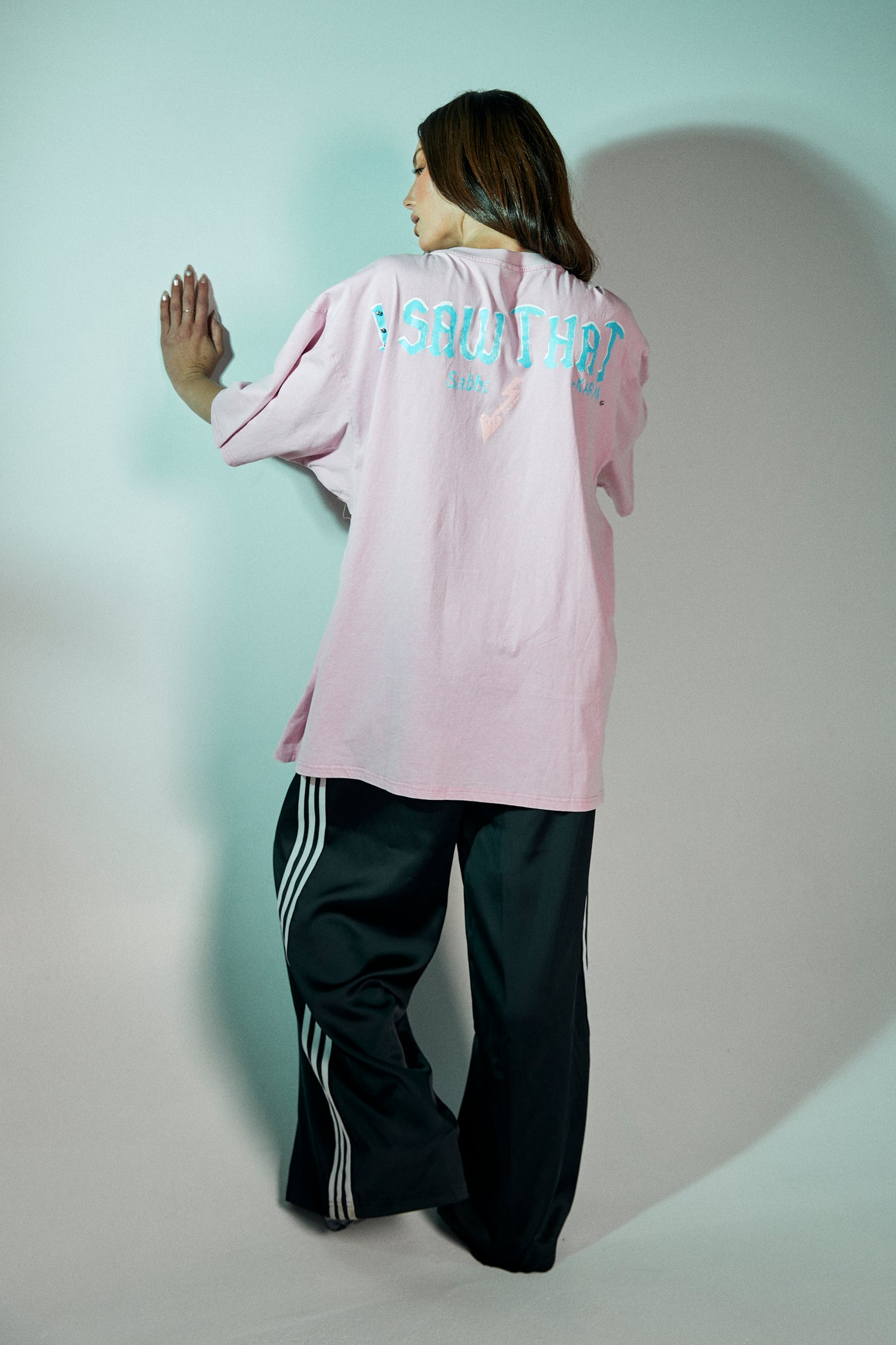SABBI KARMA QUEEN TEE PINK ACID WASH