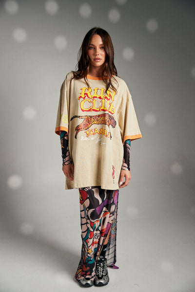 SABBI THE RUN CLUB TEE SAND