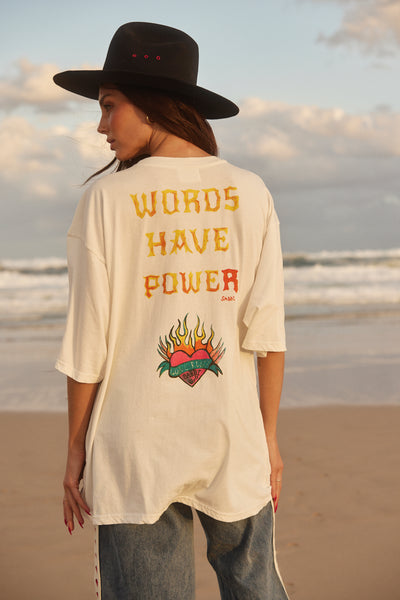 SABBI THE VERY OVERSIZED WORDS HAVE POWER TEE MARSHMALLOW