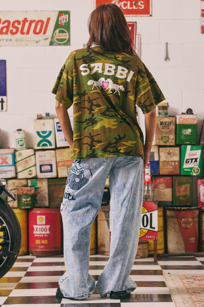 SABBI WE DON'T HIDE THE CRAZY CAMO SHORT SLEEVE COTTON TEE