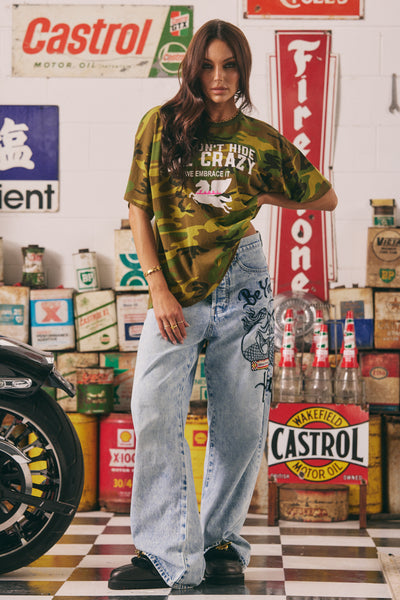 SABBI WE DON'T HIDE THE CRAZY CAMO SHORT SLEEVE COTTON TEE