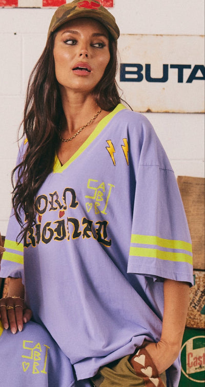 SABBI BORN ORIGINAL V-NECK TEE  | BABY LEMONADE STORE