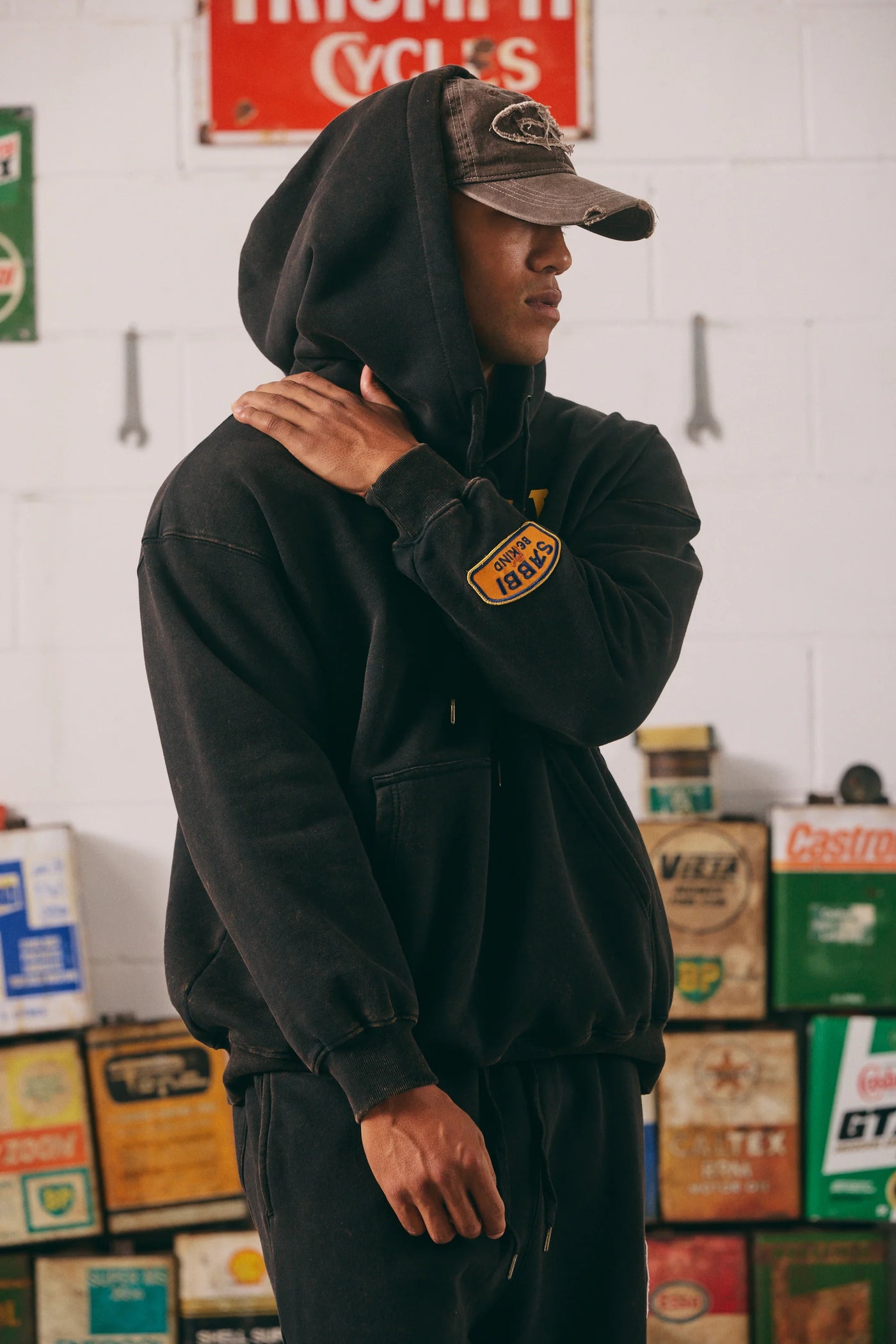 SABBI BE KIND HOODIE ACID WASH BLACK