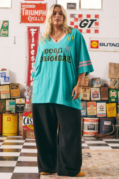 SABBI BORN ORIGINAL V-NECK TEE  | BABY LEMONADE STORE