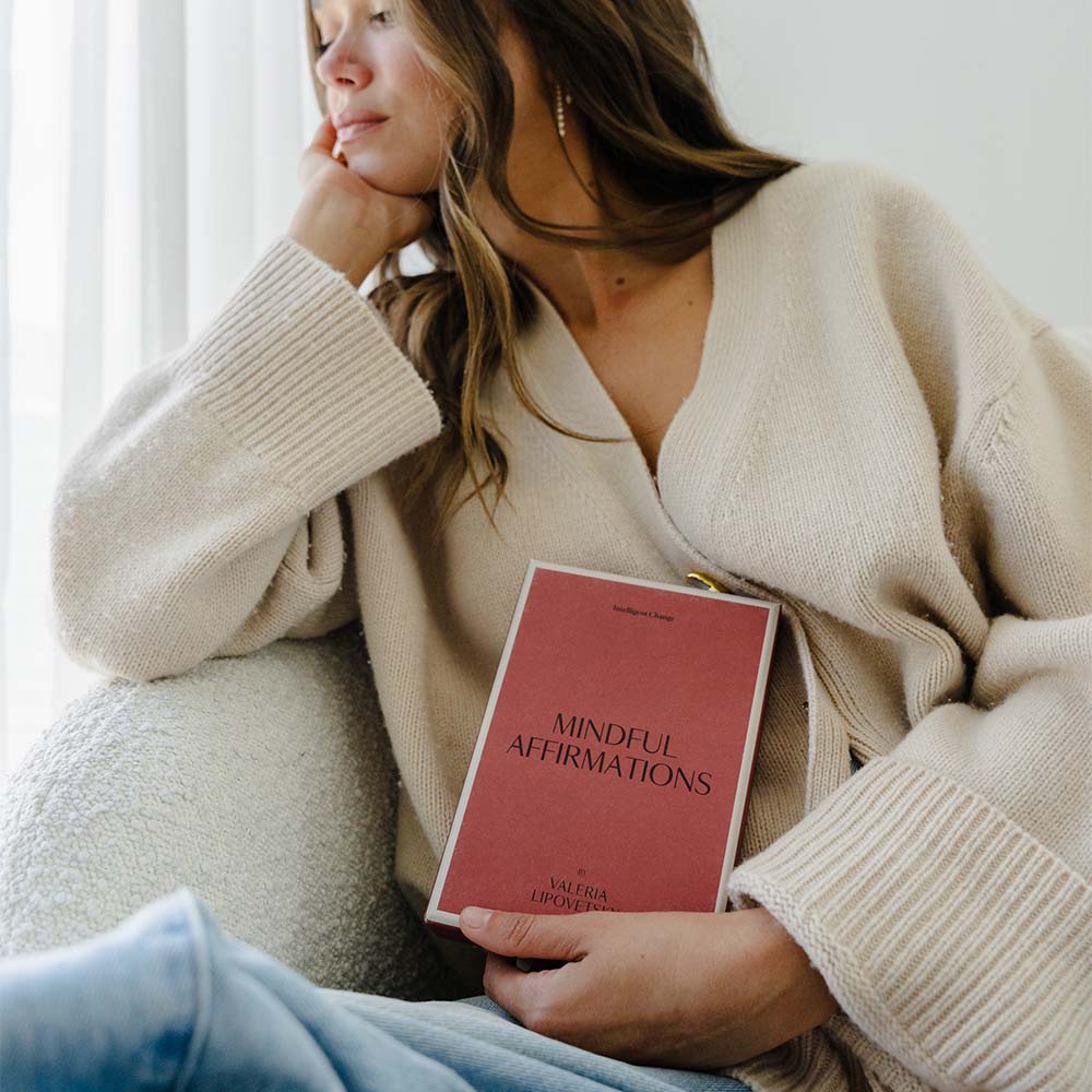 INTELLIGENT CHANGE MINDFUL AFFIRMATIONS BY VALERIA LIPOVESTSKY CARD DECK