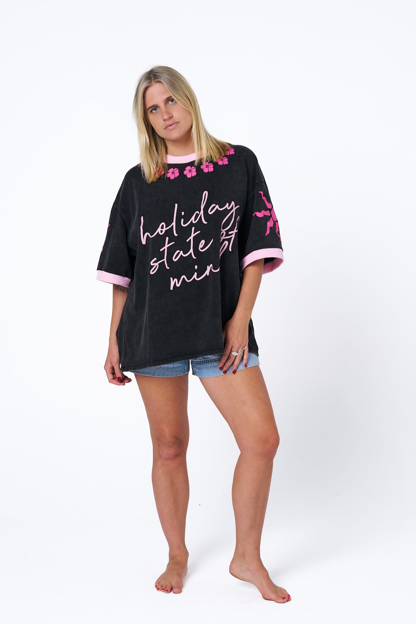 HIBISCUS HOTEL HOLIDAY STATE OF MIND TEE
