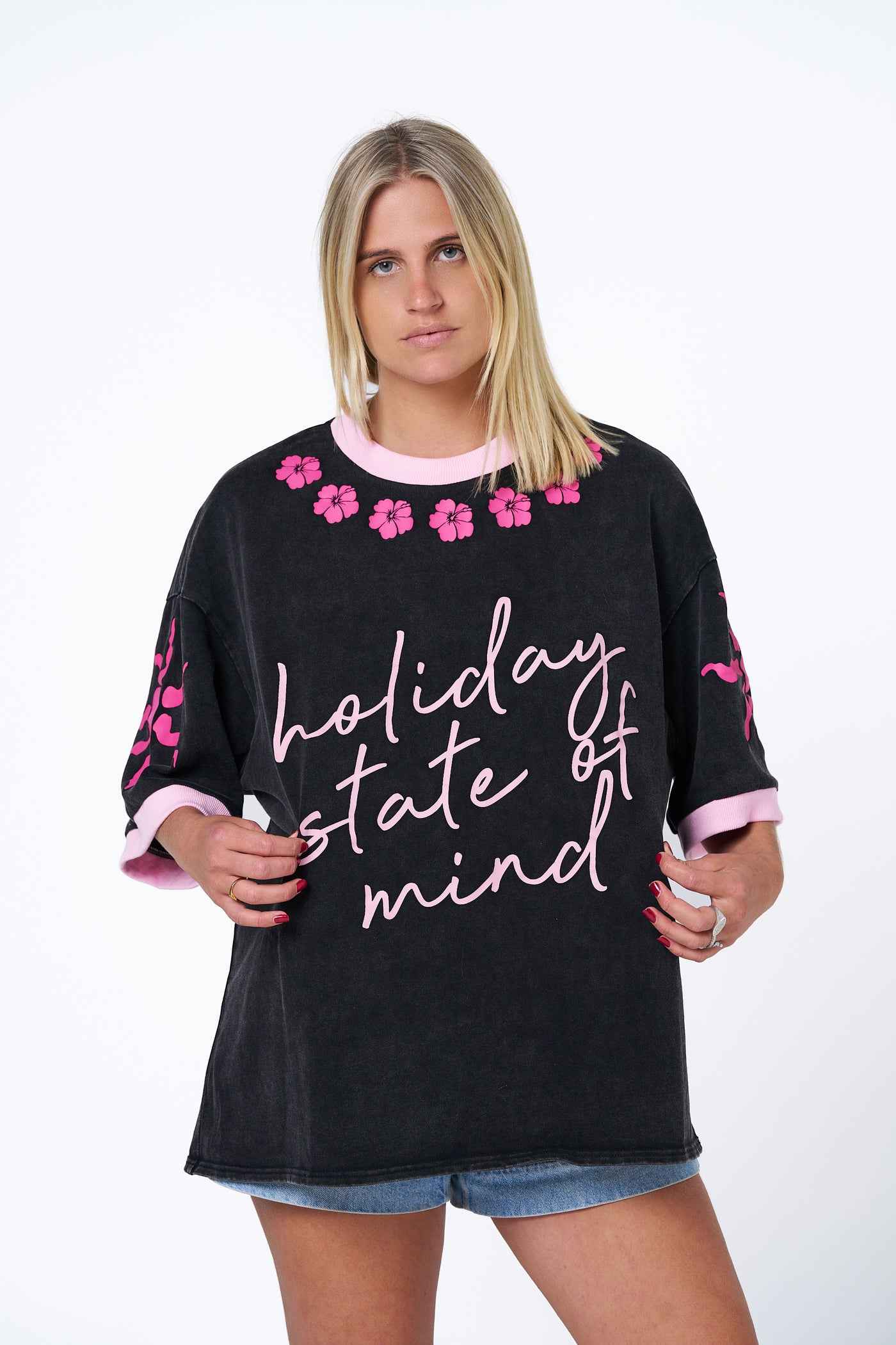 HIBISCUS HOTEL HOLIDAY STATE OF MIND TEE
