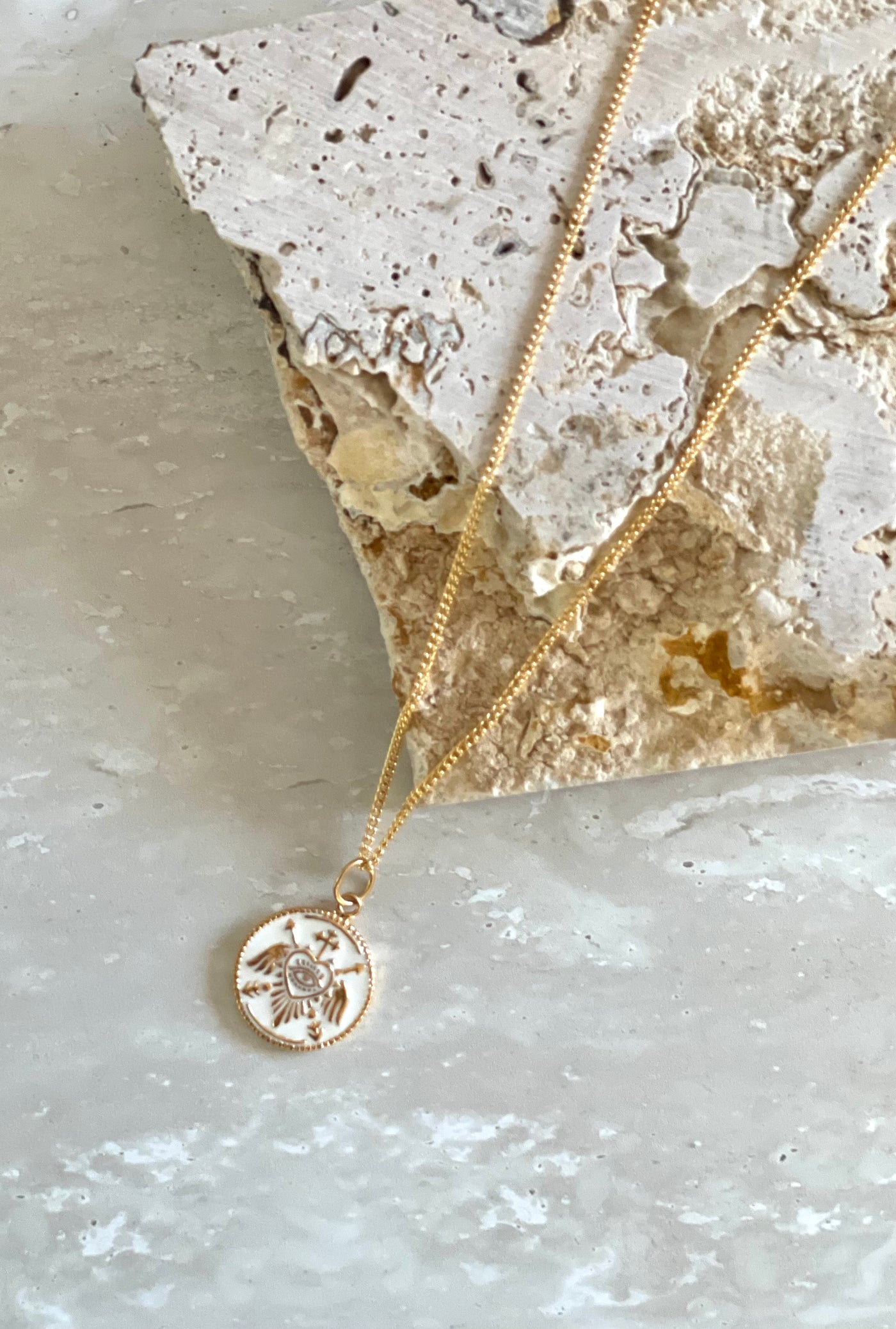 THE HARMONY COIN PENDANT WHITE