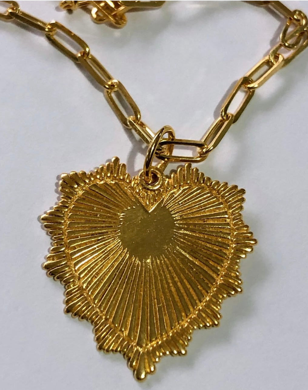 NIKKI ROSS ETCHED HEART PENDANT GOLD