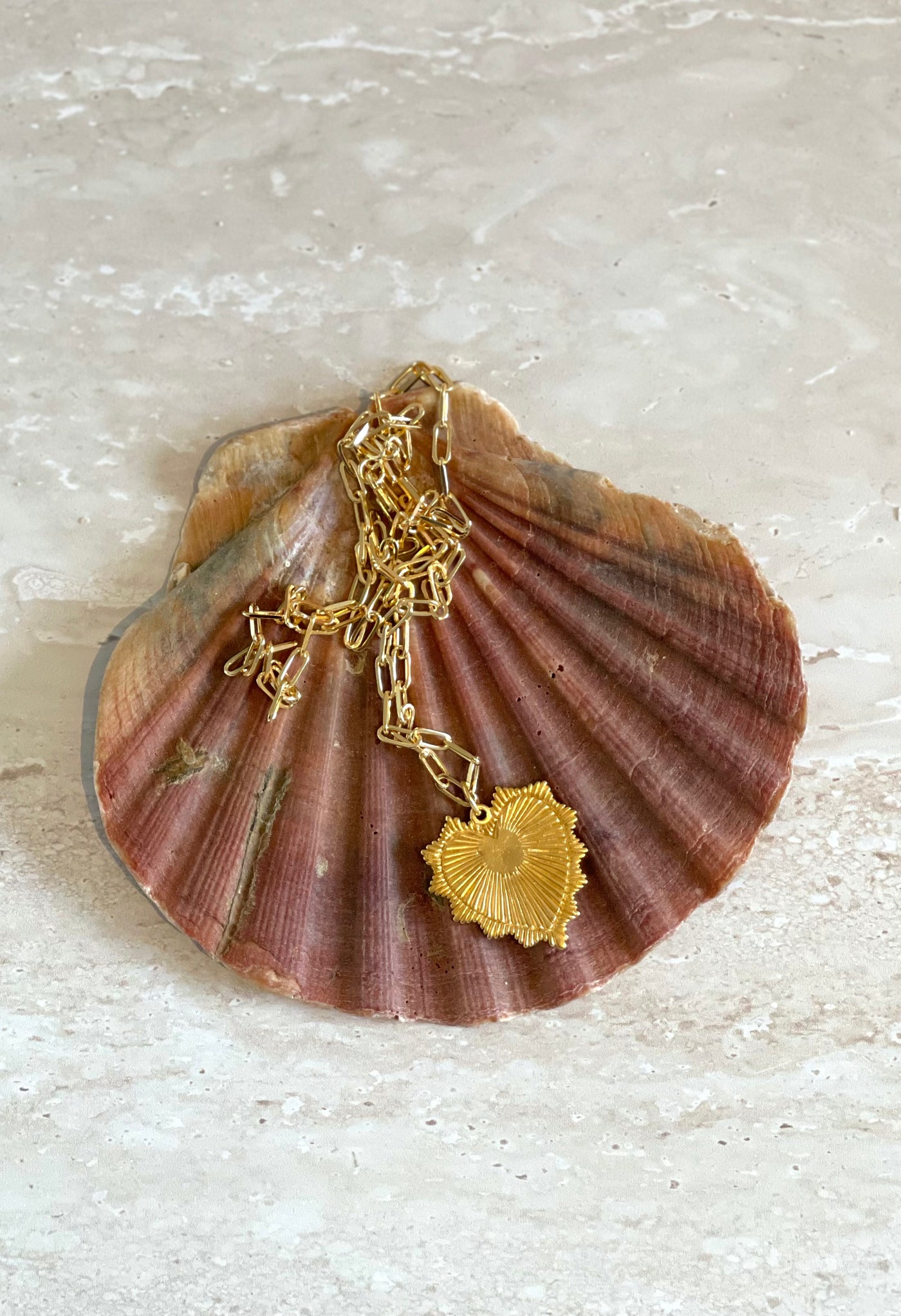 NIKKI ROSS ETCHED HEART PENDANT GOLD