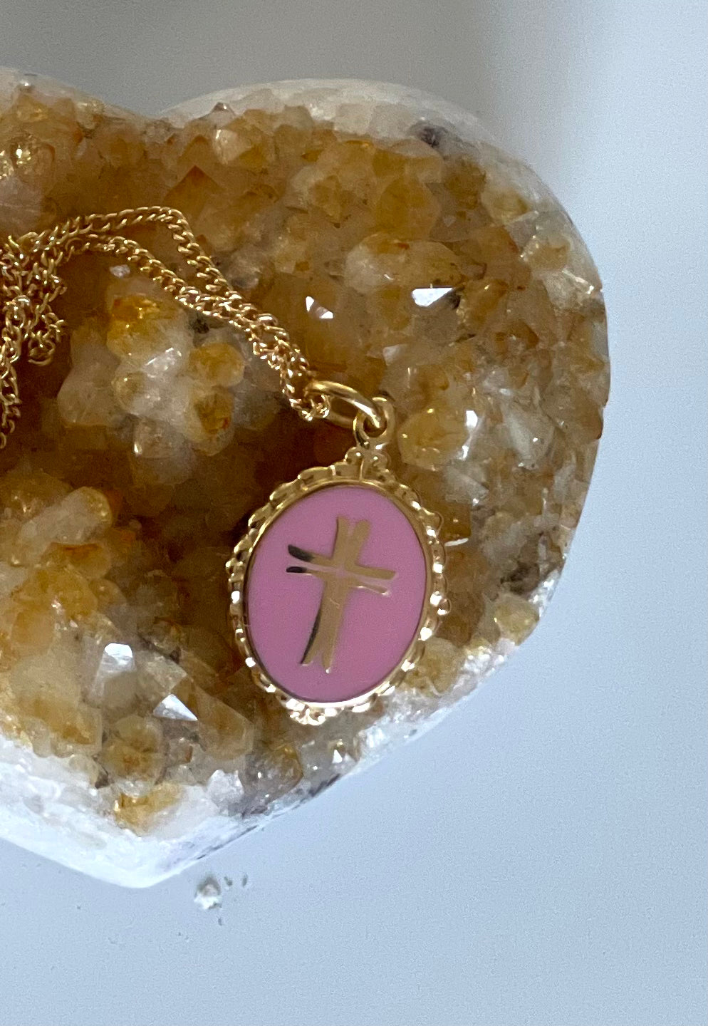 THE CROSS COIN PENDANT PINK