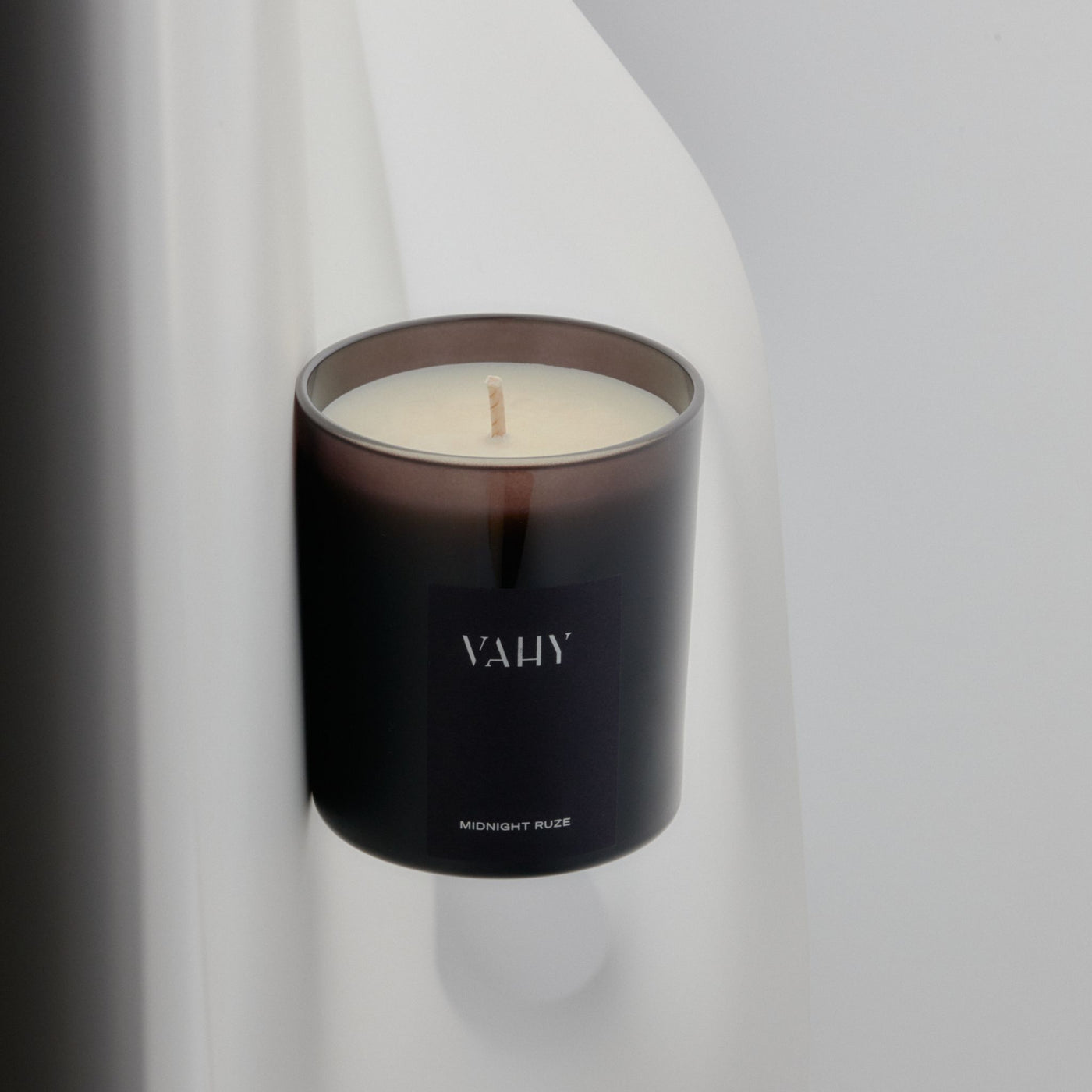 VAHY MIDNIGHT RUSE SCENTED CANDLE NON TOXIC AWARD WINNING