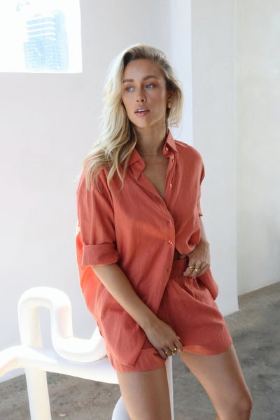THE LINE | BOWIE SHORT SLEEVE LINEN SHIRT AMBER | BABY LEMONADE STORE