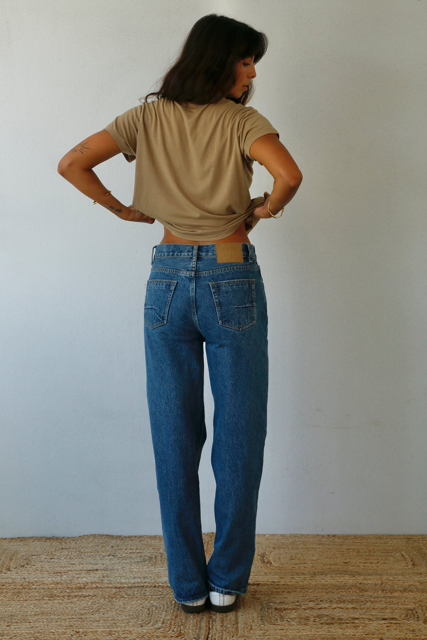 THE LAUNDRY ROOM ESSENTIALS PERFECT TEE CAMEL GOLD | BABY LEMONADE STORE