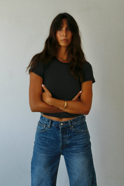 THE LAUNDRY ROOM ESSENTIALS BABY TEE BLACK SNOW | BABY LEMONADE STORE