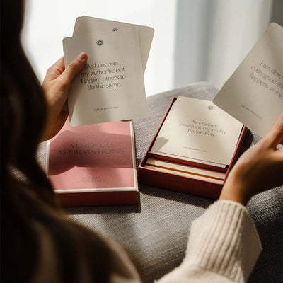 INTELLIGENT CHANGE MINDFUL AFFIRMATIONS BY VALERIA LIPOVESTSKY CARD DECK