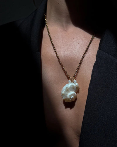 ZAYA COLLECTIVE KALIA SHELL NECKLACE  GOLD | BABY LEMONADE STORE
